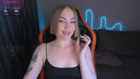 Snapshot of larakrein_lk chatting on June 7, 5:16 pm LaraKrein lk online show from June 7, 5:16 pm