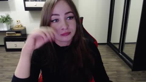 Laralianna online show from September 18, 8:05 am