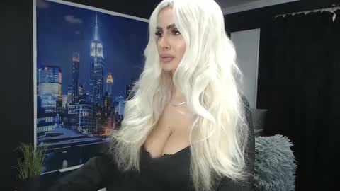 Snapshot of laras_moans chatting on January 11, 8:11 am laras_moans online show from January 11, 8:11 am