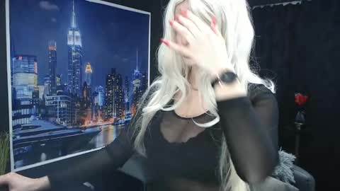 Snapshot of laras_moans chatting on January 24, 9:28 am laras_moans online show from January 24, 9:28 am