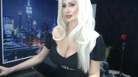 Snapshot of laras_moans chatting on February 1, 8:50 am laras_moans online show from February 1, 8:50 am