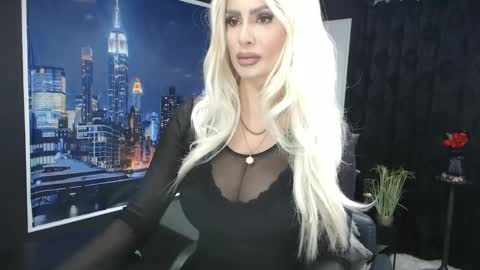 Snapshot of laras_moans chatting on February 2, 8:35 am laras_moans online show from February 2, 8:35 am