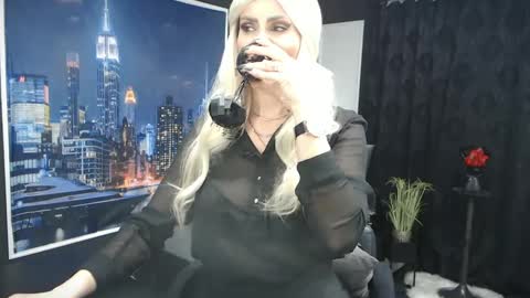 Snapshot of laras_moans chatting on February 4, 11:27 am laras_moans online show from February 4, 11:27 am