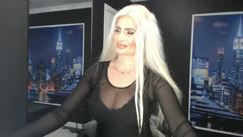 Snapshot of laras_moans chatting on February 26, 12:14 pm laras_moans online show from February 26, 12:14 pm