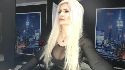 Snapshot of laras_moans chatting on March 2, 8:16 am laras_moans online show from March 2, 8:16 am