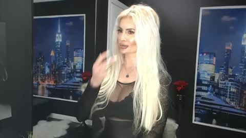 Snapshot of laras_moans chatting on March 2, 11:18 am laras_moans online show from March 2, 11:18 am