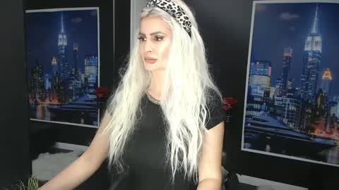 Snapshot of laras_moans chatting on March 6, 8:52 am laras_moans online show from March 6, 8:52 am