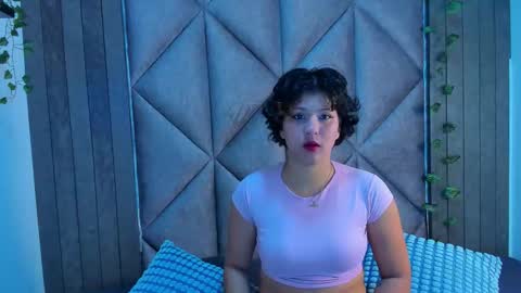 laraspark__ online show from March 13, 11:39 am