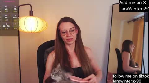 larawinters online show from July 31, 4:50 pm