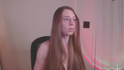 Snapshot of larawintersxxx chatting on May 25, 9:10 pm larawintersxxx online show from May 25, 9:10 pm