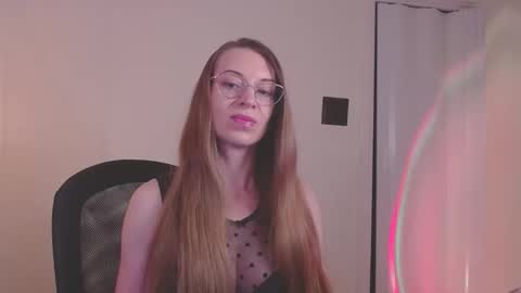 Snapshot of larawintersxxx chatting on June 1, 8:54 pm larawintersxxx online show from June 1, 8:54 pm