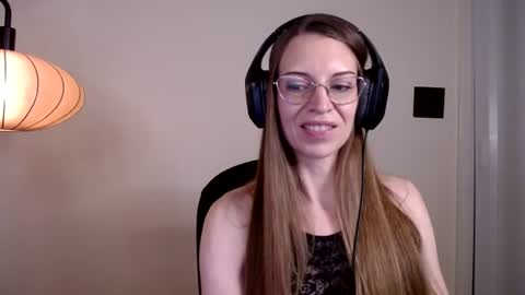Snapshot of larawintersxxx chatting on July 16, 9:32 pm larawintersxxx online show from July 16, 9:32 pm