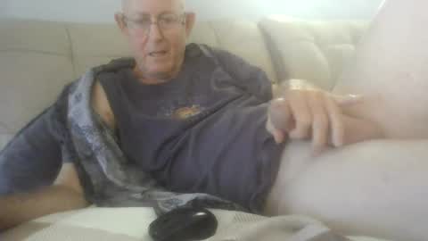 Snapshot of largerthan chatting on June 13, 3:04 am largerthan- say hi on entry online show from June 13, 3:04 am