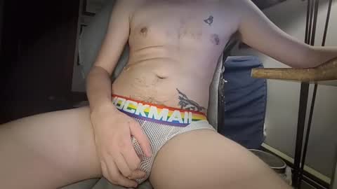 Snapshot of largerwilliam chatting on October 3, 5:04 am largerwilliam online show from October 3, 5:04 am