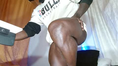 Snapshot of largo_eddy chatting on October 13, 10:04 am Largo eddy online show from October 13, 10:04 am