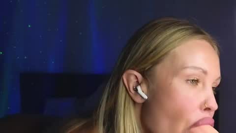 Snapshot of larine_morgan chatting on June 24, 2:54 am LarineGMT7 UTC6 online show from June 24, 2:54 am