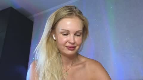 Snapshot of larine_morgan chatting on July 11, 5:21 am LarineGMT7 UTC6 online show from July 11, 5:21 am