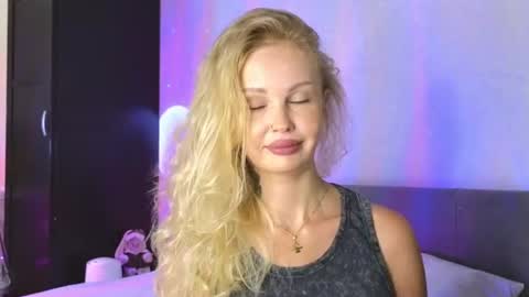 Snapshot of larine_morgan chatting on July 12, 4:25 am LarineGMT7 UTC6 online show from July 12, 4:25 am