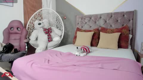 laris_park online show from December 18, 4:20 am