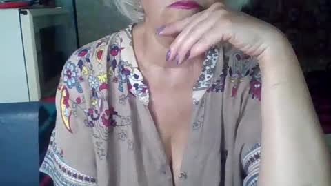 Snapshot of larisaq4ugo24 chatting on June 25, 11:15 am larisaq4ugo24 online show from June 25, 11:15 am
