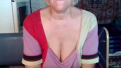 Snapshot of larisaq4ugo24 chatting on July 14, 11:05 am larisaq4ugo24 online show from July 14, 11:05 am