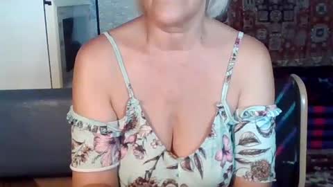 Snapshot of larisaq4ugo24 chatting on July 15, 11:26 am larisaq4ugo24 online show from July 15, 11:26 am