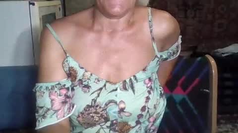 Snapshot of larisaq4ugo24 chatting on July 28, 7:39 pm larisaq4ugo24 online show from July 28, 7:39 pm