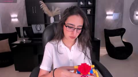 Larisa Smirnov online show from January 12, 5:01 am