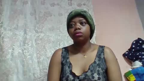 Snapshot of larissa645771 chatting on May 6, 3:02 am larissa645771 online show from May 6, 3:02 am