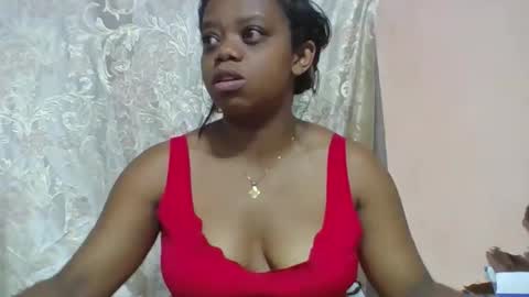 Snapshot of larissa645771 chatting on May 17, 2:35 pm larissa645771 online show from May 17, 2:35 pm