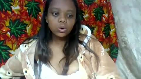 Snapshot of larissa645771 chatting on June 23, 5:00 pm larissa645771 online show from June 23, 5:00 pm