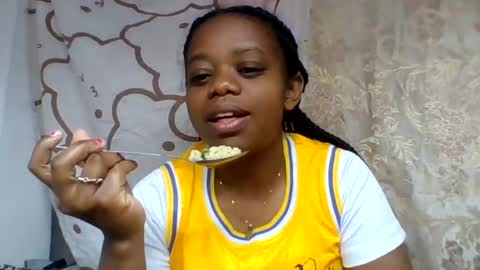 Snapshot of larissa645771 chatting on July 20, 9:23 am larissa645771 online show from July 20, 9:23 am