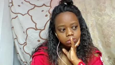 Snapshot of larissa645771 chatting on July 26, 8:43 am larissa645771 online show from July 26, 8:43 am
