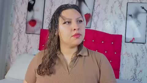 Snapshot of larissa_antonella chatting on June 24, 3:49 am larissa_antonella online show from June 24, 3:49 am
