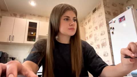 Snapshot of larrainewildenberg chatting on October 8, 1:09 pm I am Jane ntmu Lets hit 10 Thumbs Up together online show from October 8, 1:09 pm