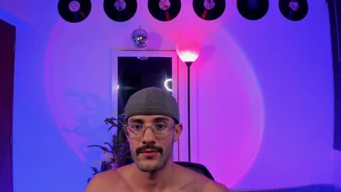 Snapshot of larry_stewart chatting on January 7, 3:24 am larry_stewart online show from January 7, 3:24 am