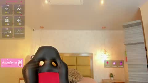 Snapshot of larsonmia chatting on July 13, 11:46 am MIA online show from July 13, 11:46 am