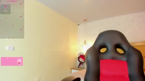 Snapshot of larsonmia chatting on July 21, 12:29 pm MIA online show from July 21, 12:29 pm