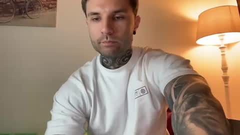 Snapshot of larsskeet chatting on November 21, 2:05 pm larsskeet online show from November 21, 2:05 pm