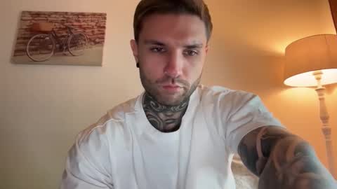 Snapshot of larsskeet chatting on November 24, 1:44 pm larsskeet online show from November 24, 1:44 pm