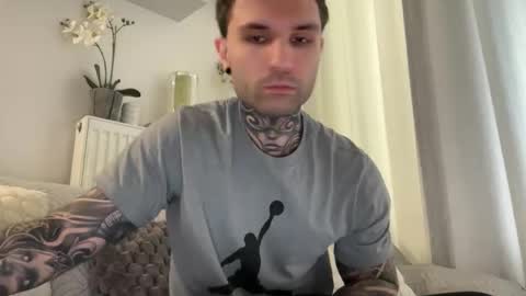 Snapshot of larsskeet chatting on November 29, 1:36 pm larsskeet online show from November 29, 1:36 pm