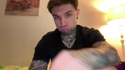 Snapshot of larsskeet chatting on December 2, 2:01 pm larsskeet online show from December 2, 2:01 pm