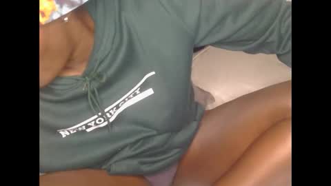 larvy12 online show from March 3, 1:12 am