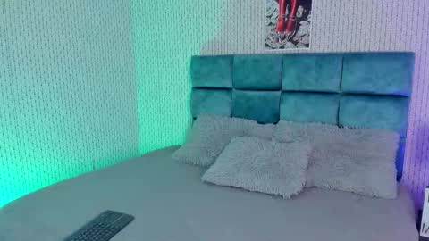 Snapshot of lary_holly chatting on December 22, 9:45 pm Lary online show from December 22, 9:45 pm