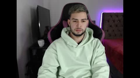 Snapshot of latam_ chatting on December 15, 10:04 pm YOUR BABY online show from December 15, 10:04 pm