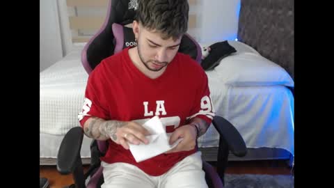 Snapshot of latam_ chatting on February 4, 11:16 pm YOUR BABY online show from February 4, 11:16 pm