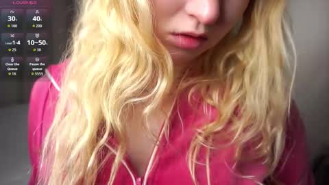 Snapshot of latanyabarthel chatting on October 2, 7:54 pm Jay online show from October 2, 7:54 pm