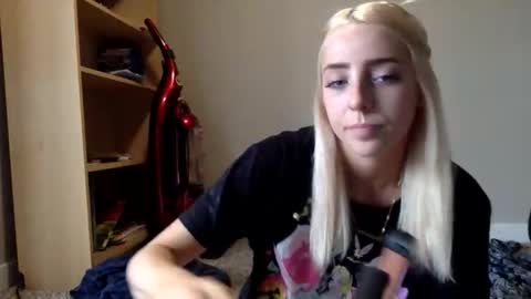 Roxy blue online show from March 6, 9:22 pm