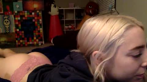 Roxy blue online show from March 8, 3:10 am