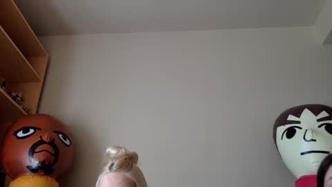 Roxy blue online show from March 9, 5:39 pm